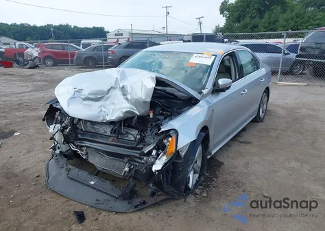 2015 Volkswagen Passat 1.8T Limited Edition z USA, uszkodzony, nr VIN 1VWAT7A35FC117073